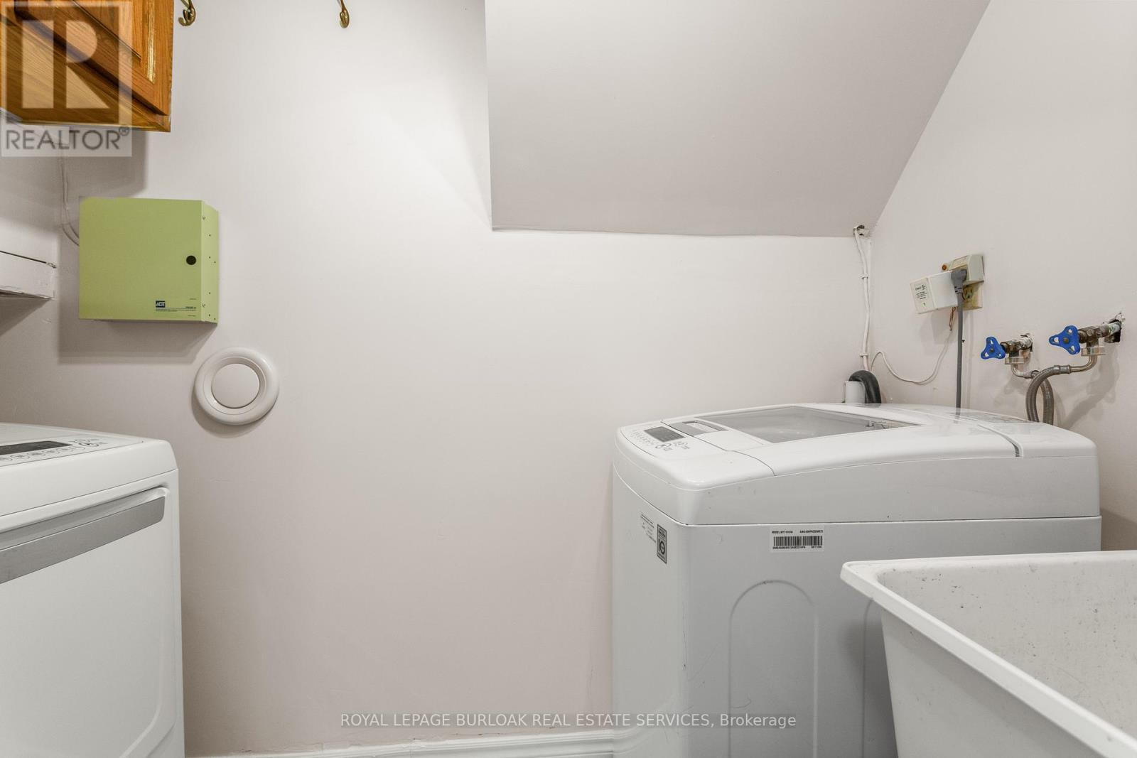 581 Braemore Road, Burlington, ON - Indoor Photo Showing Laundry Room