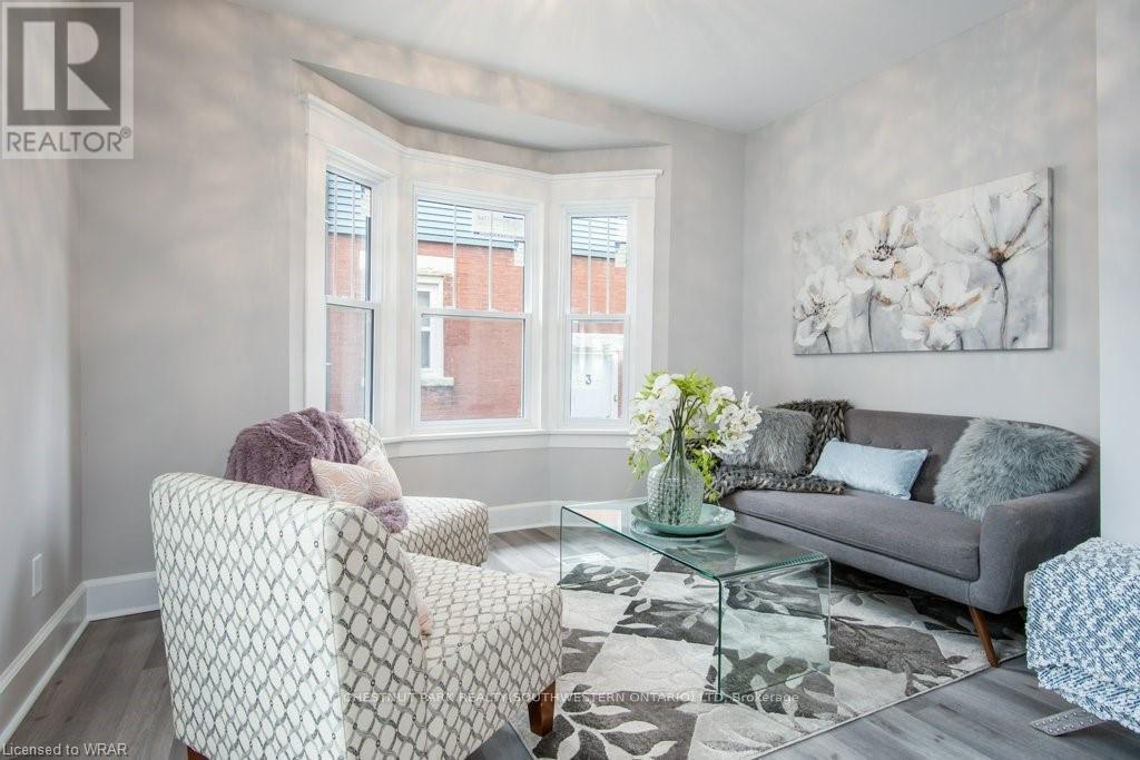 197 Palmer Avenue, Kitchener, ON - Indoor Photo Showing Living Room