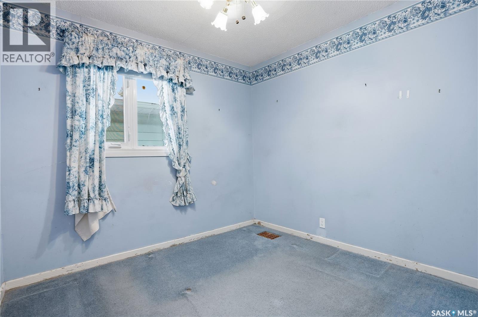 4708 4Th Avenue, Regina, SK - Indoor Photo Showing Other Room