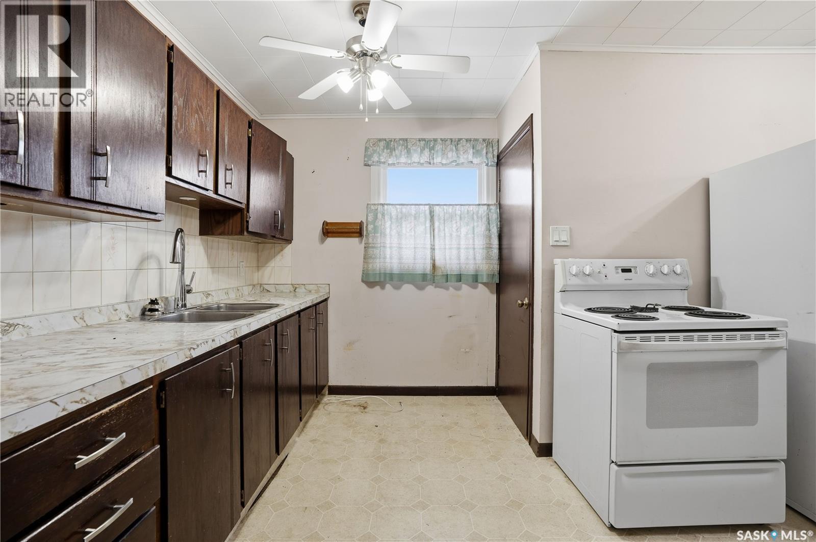 4708 4Th Avenue, Regina, SK - Indoor Photo Showing Kitchen With Double Sink