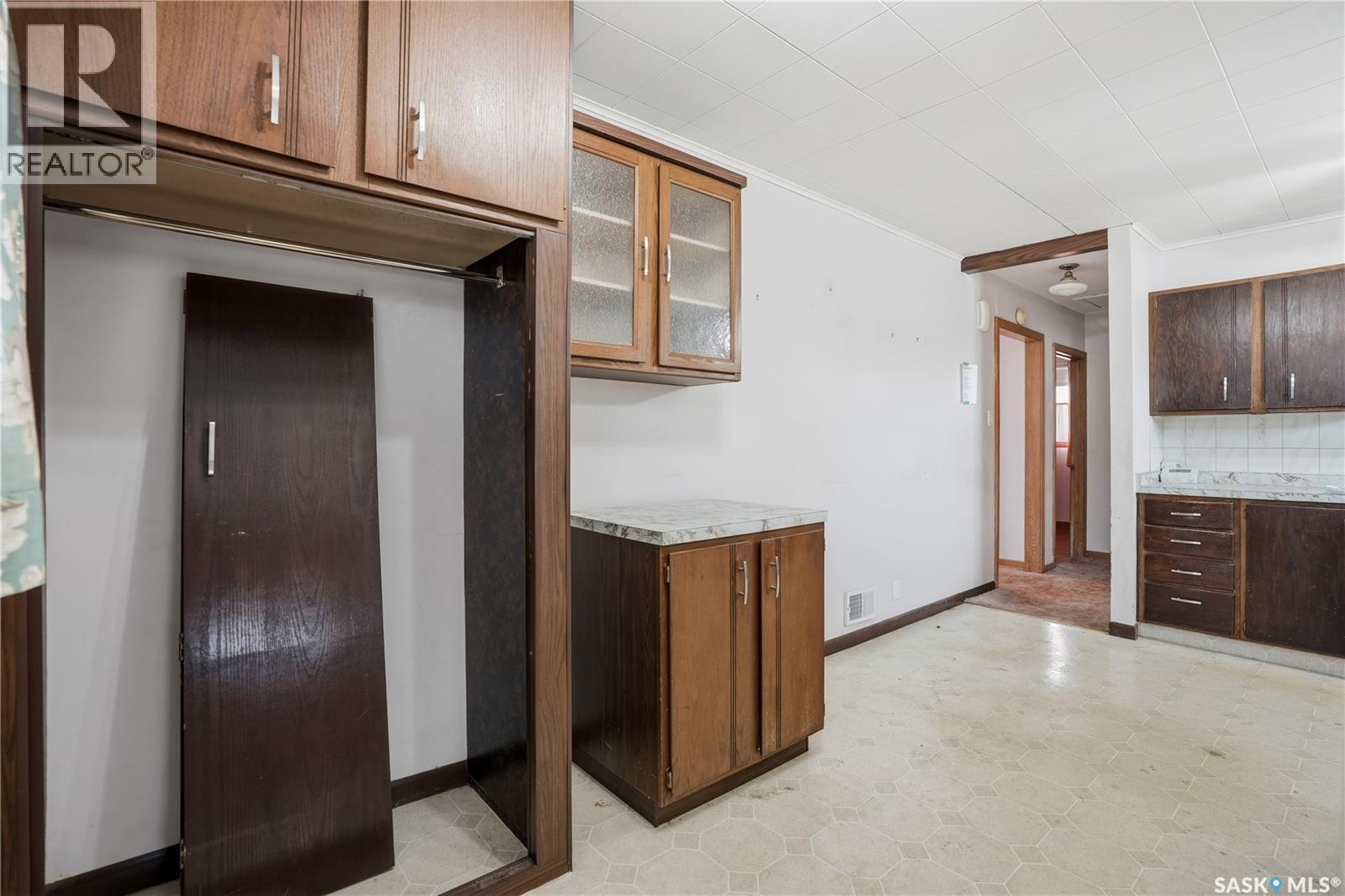 4708 4Th Avenue, Regina, SK - Indoor Photo Showing Kitchen