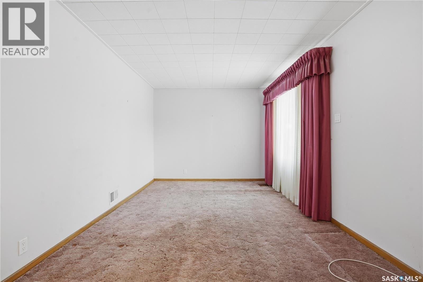 4708 4Th Avenue, Regina, SK - Indoor Photo Showing Other Room