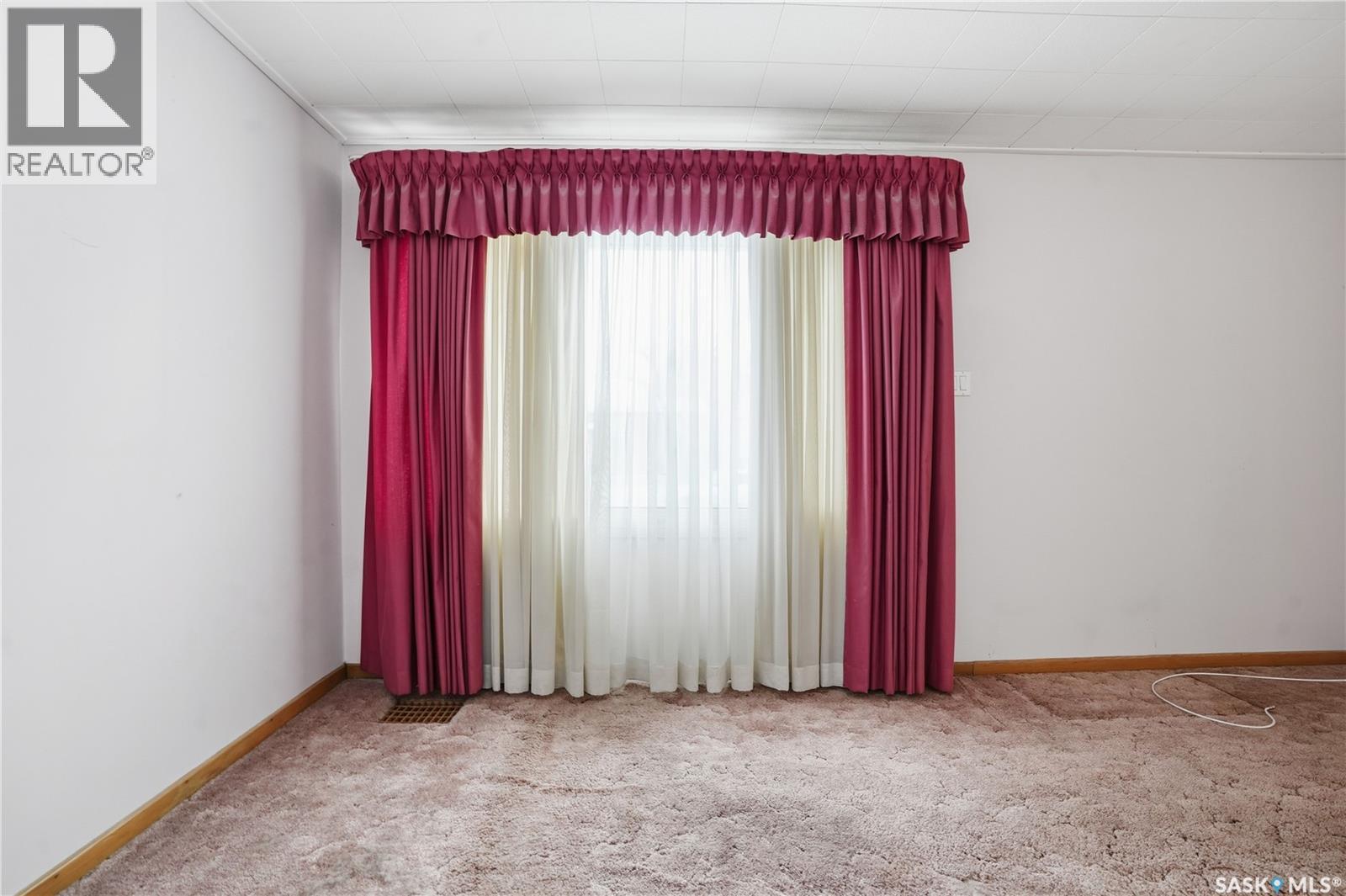 4708 4Th Avenue, Regina, SK - Indoor Photo Showing Bedroom