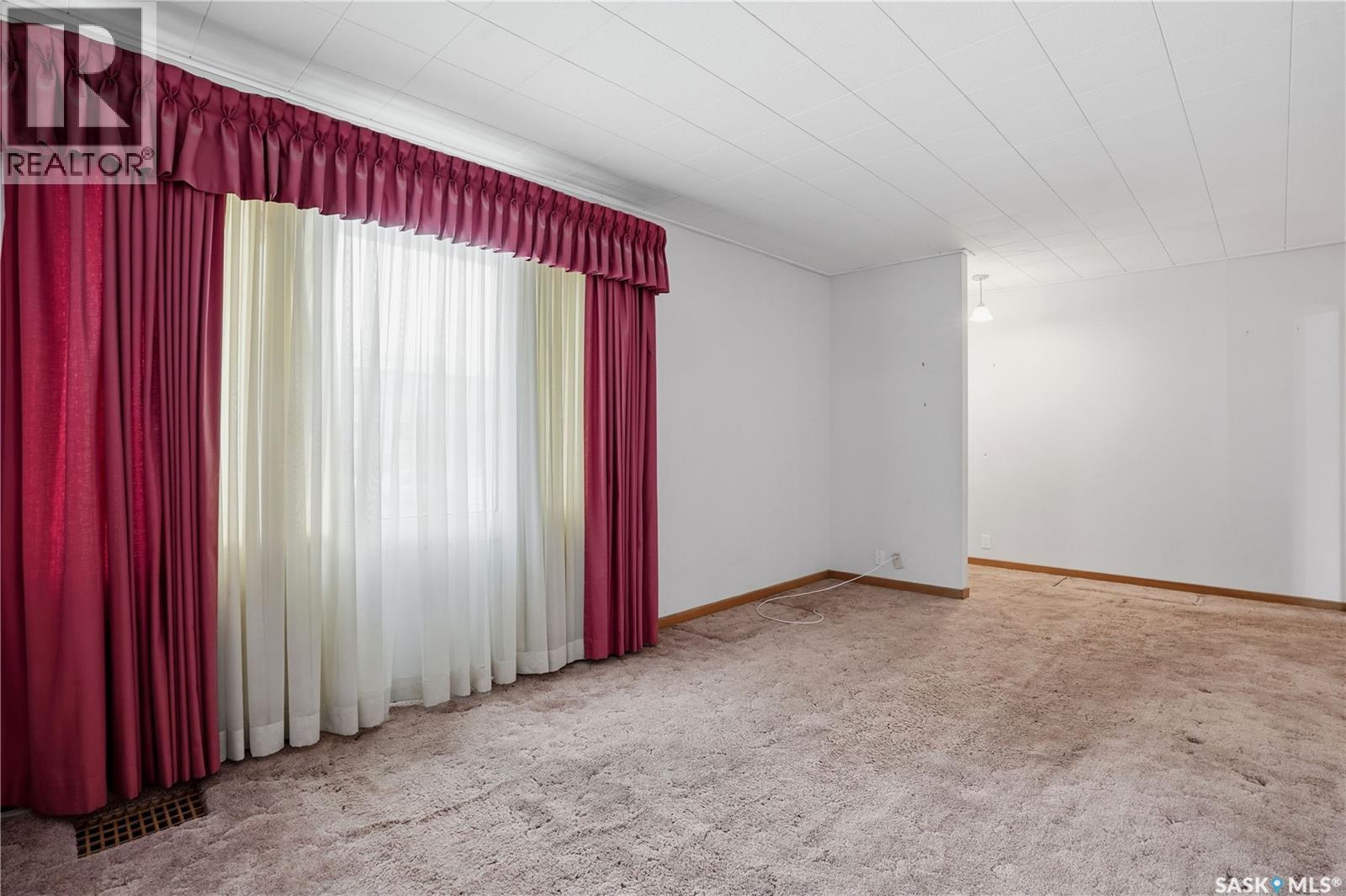 4708 4Th Avenue, Regina, SK - Indoor Photo Showing Other Room