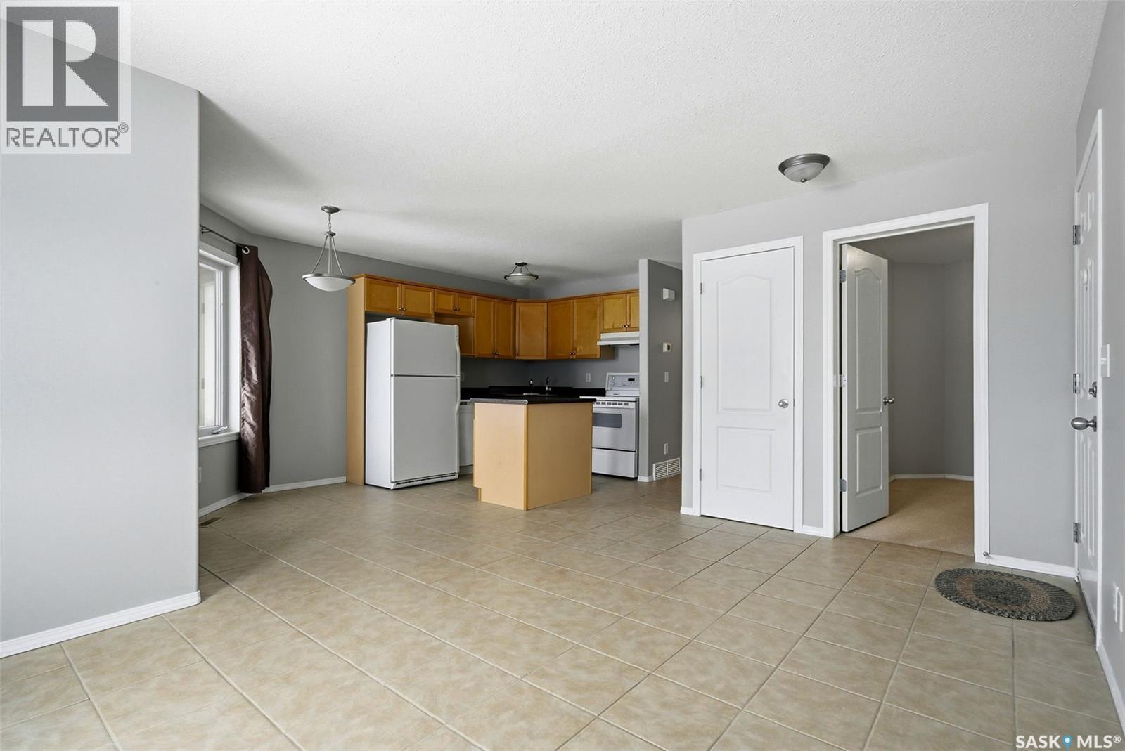 4110 Buckingham Drive E, Regina, SK - Indoor Photo Showing Kitchen
