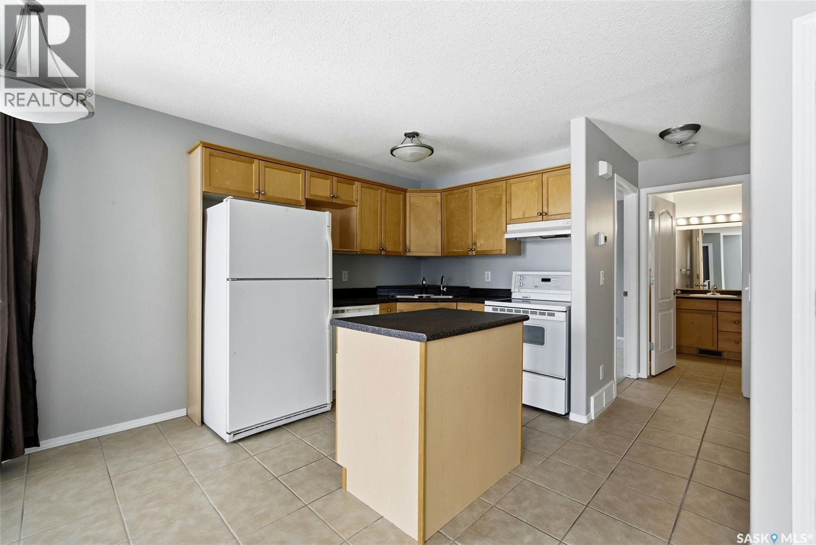 4110 Buckingham Drive E, Regina, SK - Indoor Photo Showing Kitchen