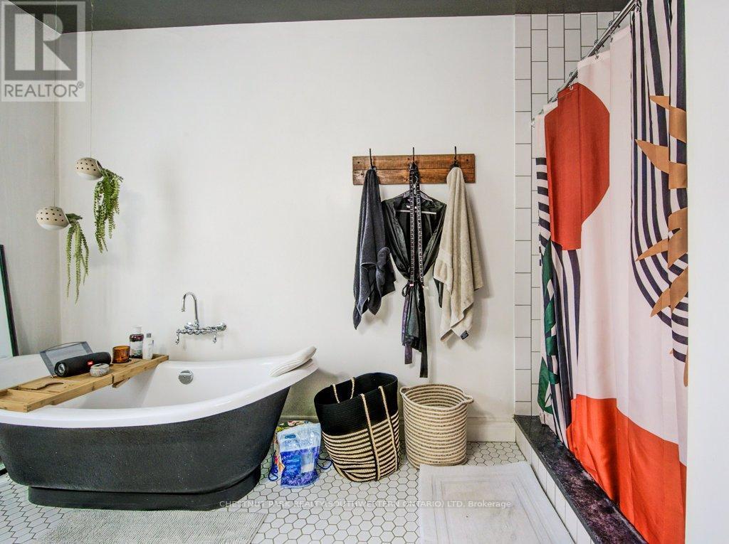 57 Glasgow Street, Kitchener, ON - Indoor Photo Showing Bathroom