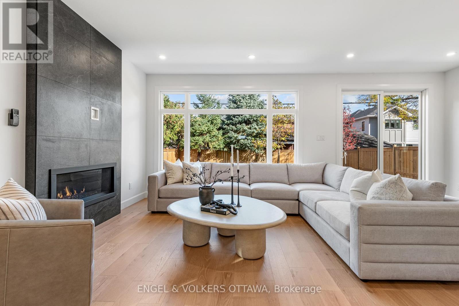 493 Highcroft Avenue, Ottawa, ON - Indoor Photo Showing Living Room With Fireplace