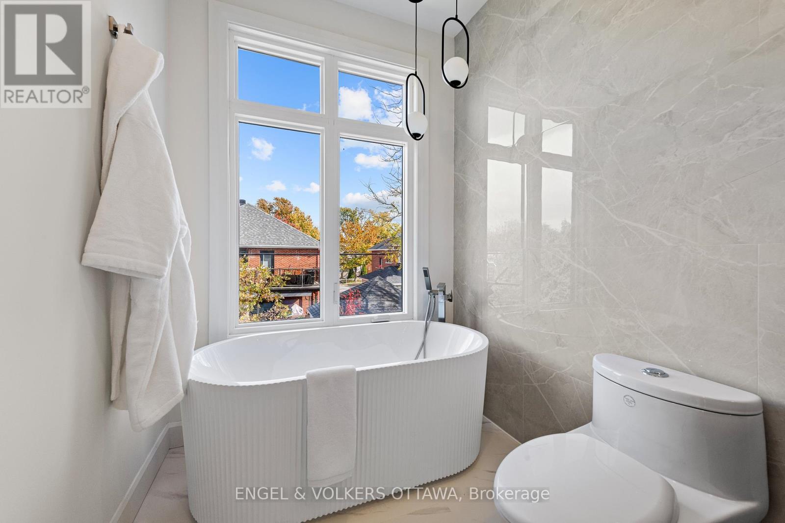 493 Highcroft Avenue, Ottawa, ON - Indoor Photo Showing Bathroom
