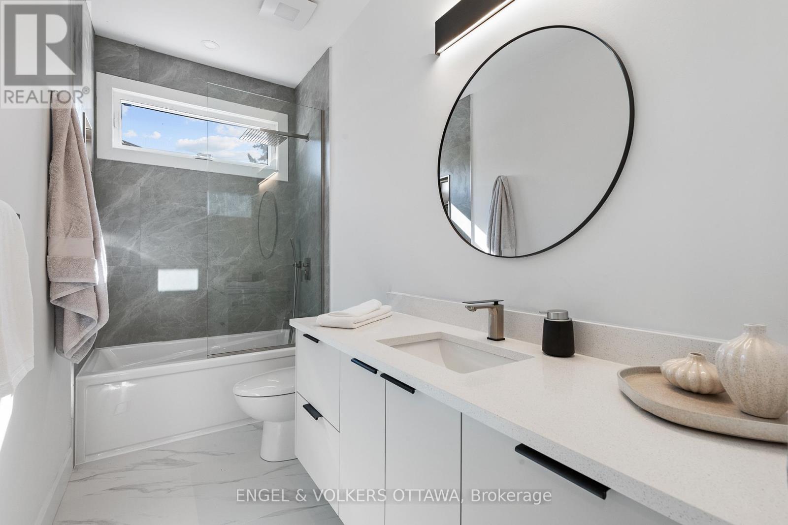 493 Highcroft Avenue, Ottawa, ON - Indoor Photo Showing Bathroom