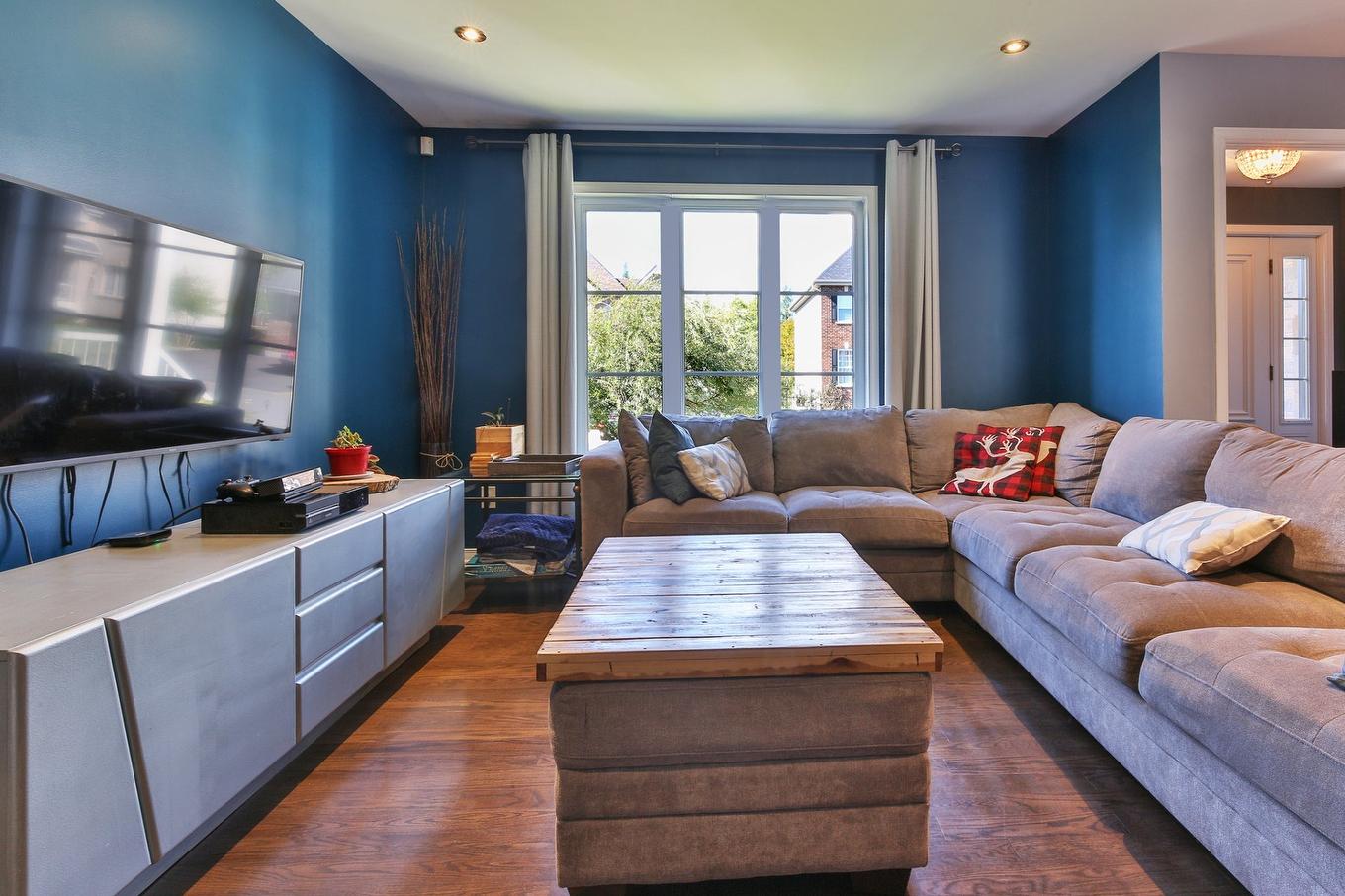 Living room - 200 Rue De L'Amarante, Saint-Jean-Sur-Richelieu, QC - Indoor Photo Showing Living Room