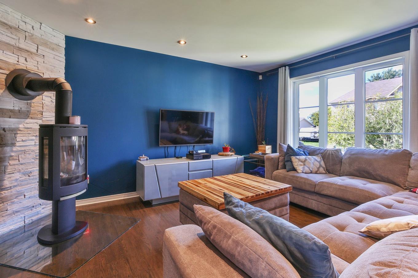 Living room - 200 Rue De L'Amarante, Saint-Jean-Sur-Richelieu, QC - Indoor Photo Showing Living Room