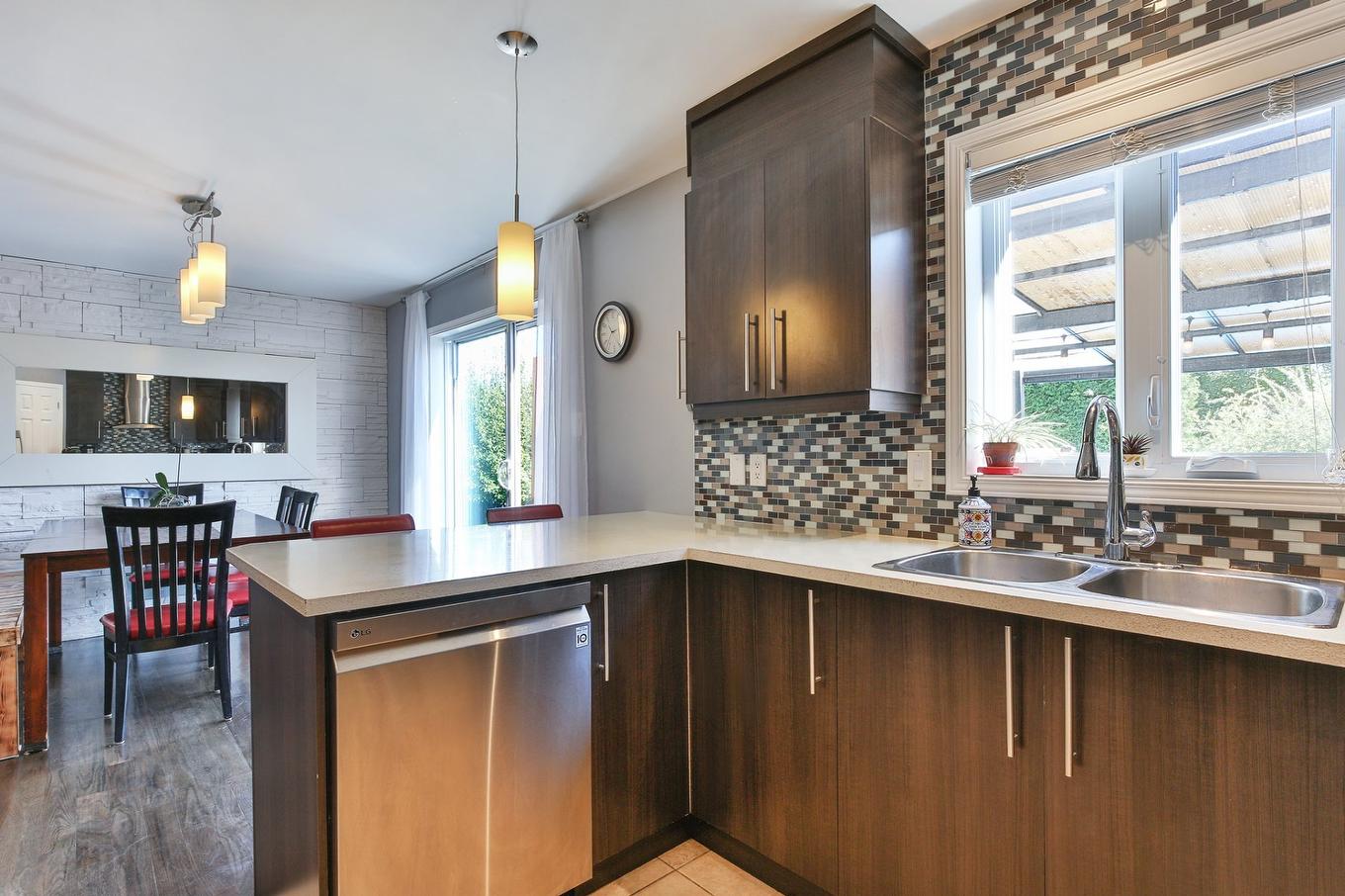 Kitchen - 200 Rue De L'Amarante, Saint-Jean-Sur-Richelieu, QC - Indoor Photo Showing Kitchen With Double Sink
