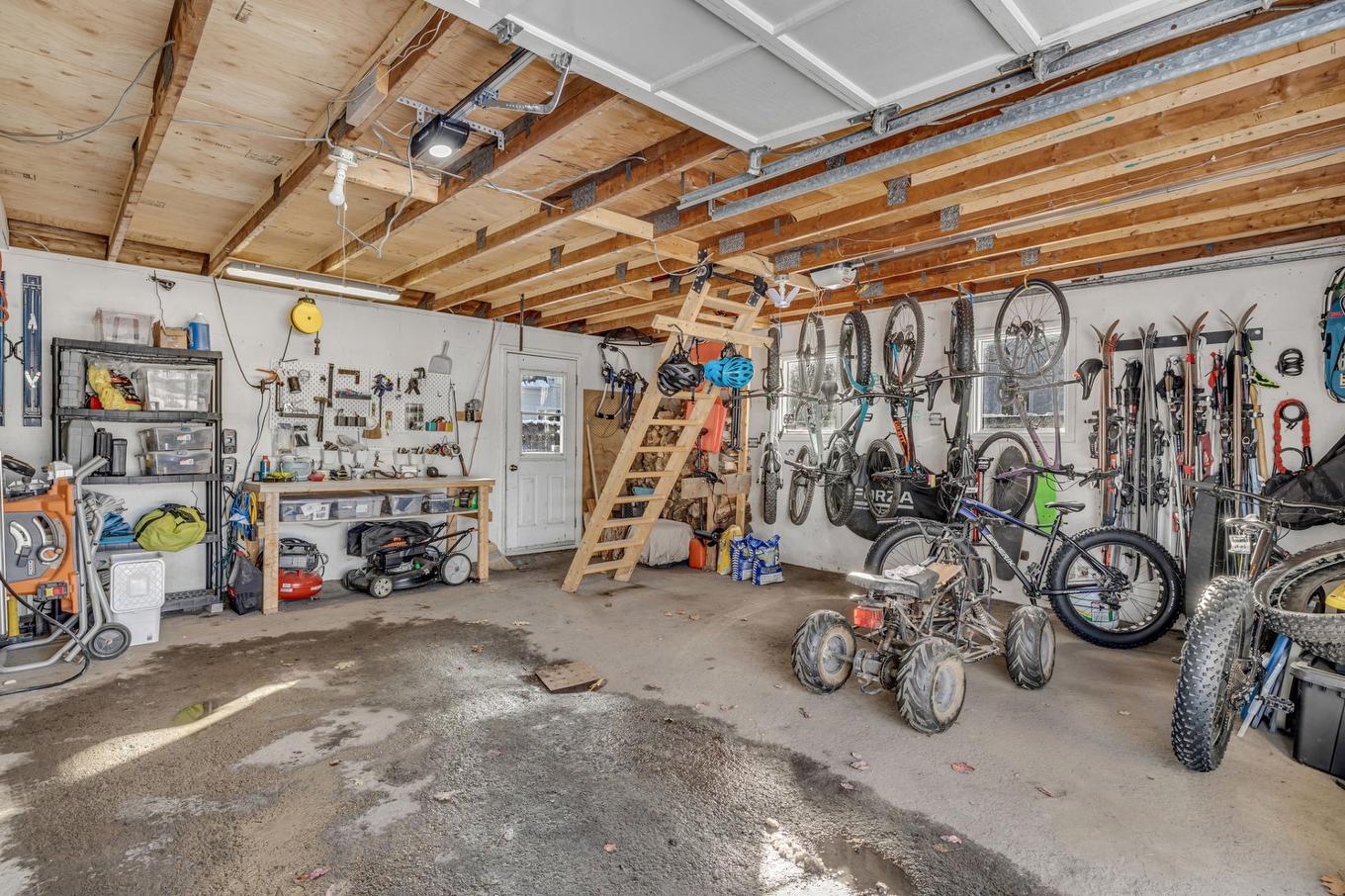 Garage - 1704 Rue De La Crête, Québec (Sainte-Foy/Sillery/Cap-Rouge), QC - Indoor Photo Showing Garage