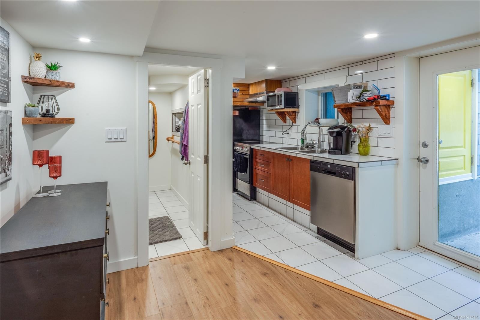 1148 Oscar St, Victoria, BC - Indoor Photo Showing Kitchen