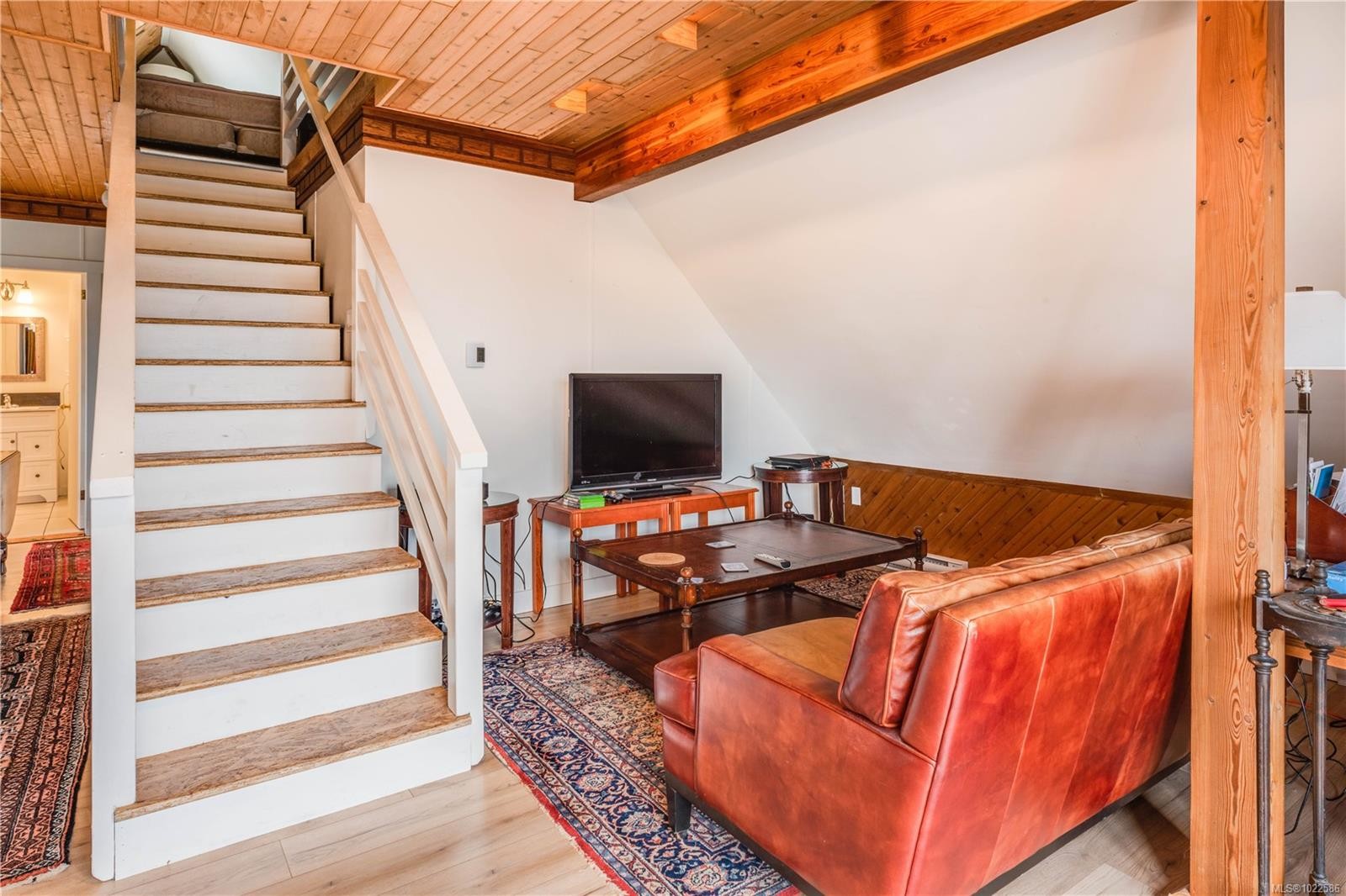 1148 Oscar St, Victoria, BC - Indoor