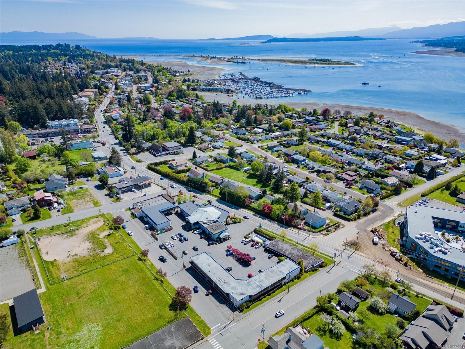 2082 Comox Ave, Comox, BC