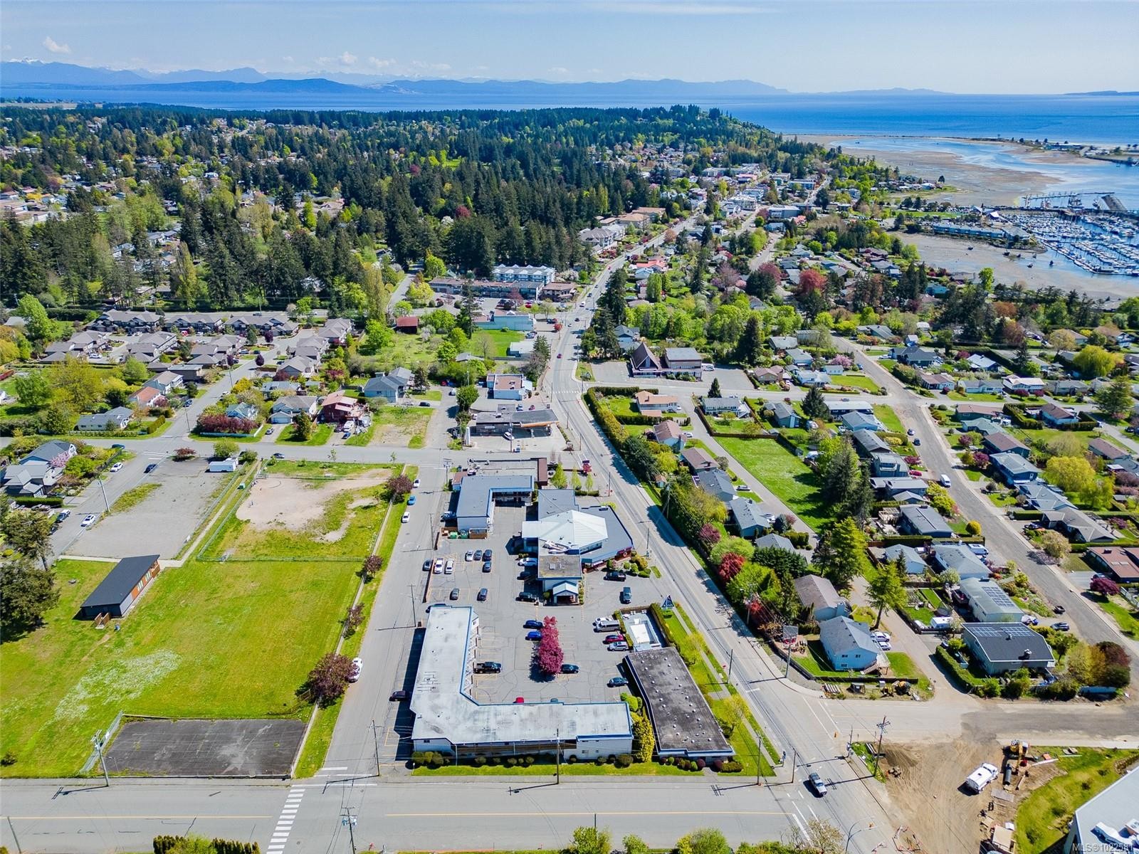 2082 Comox Ave, Comox, BC