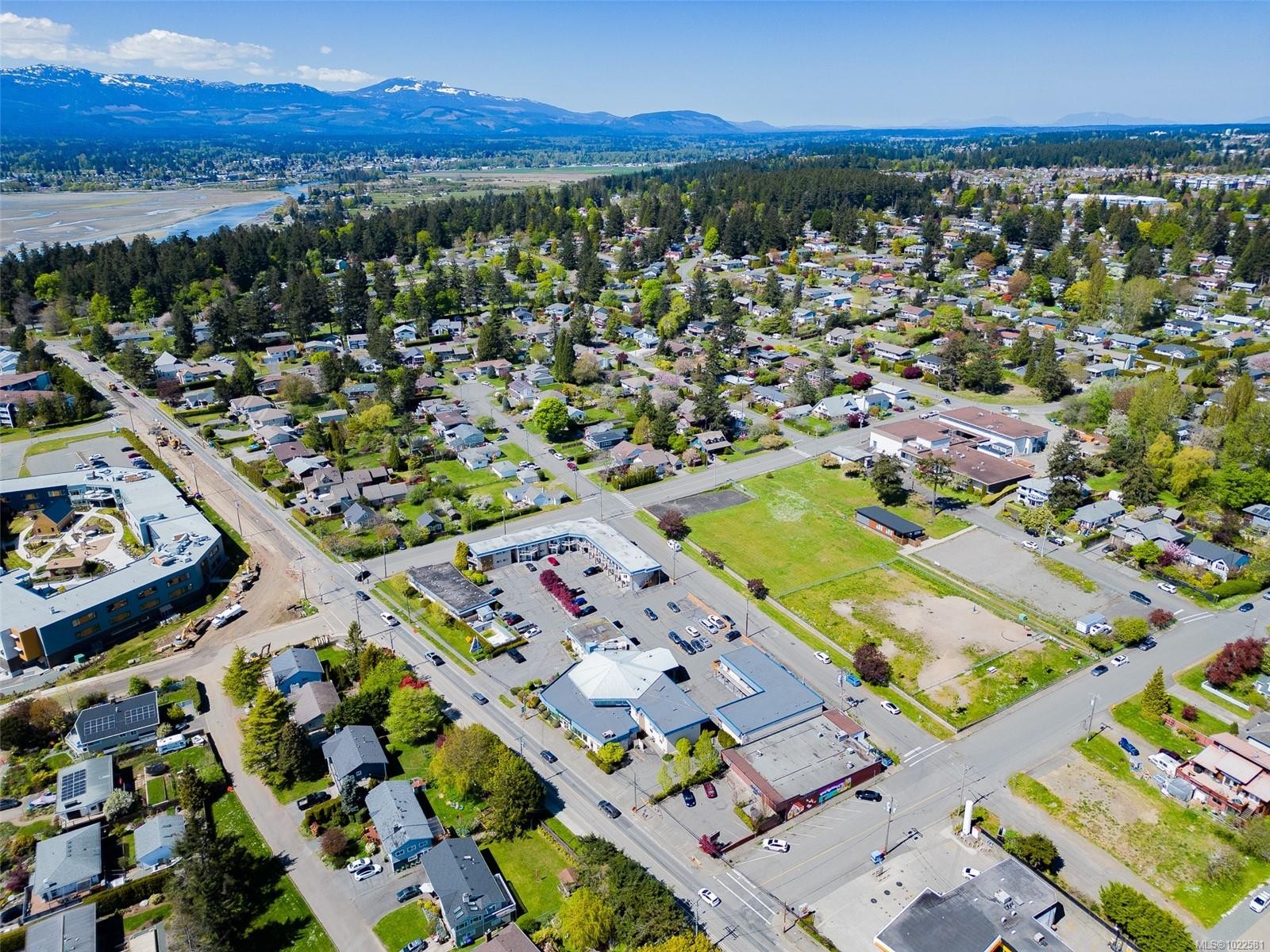 2082 Comox Ave, Comox, BC