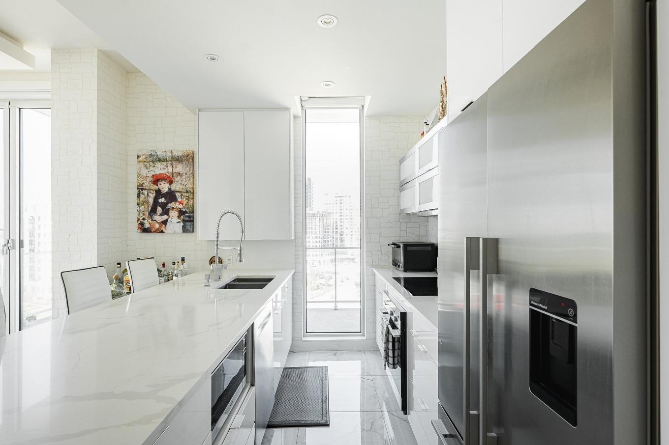 Cuisine - 809-4001 Rue Elsa-Triolet, Laval (Chomedey), QC - Indoor Photo Showing Kitchen With Double Sink With Upgraded Kitchen