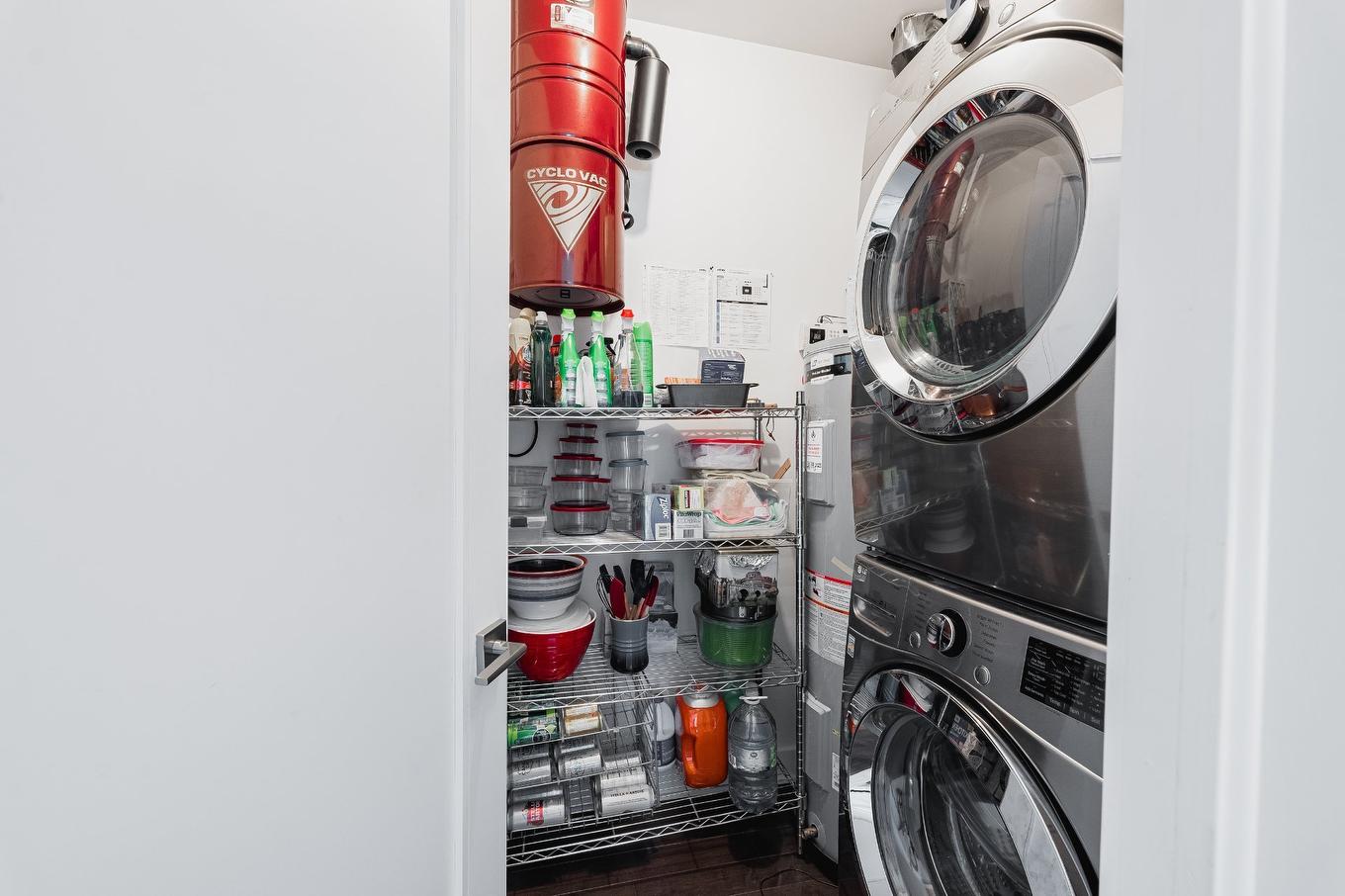 Salle de lavage - 809-4001 Rue Elsa-Triolet, Laval (Chomedey), QC - Indoor Photo Showing Laundry Room