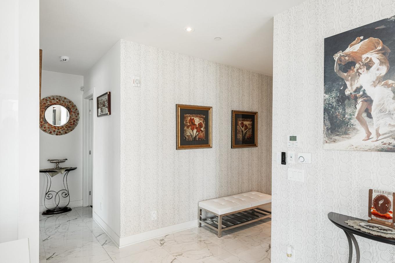 Hall d'entrée/Vestibule - 809-4001 Rue Elsa-Triolet, Laval (Chomedey), QC - Indoor Photo Showing Other Room