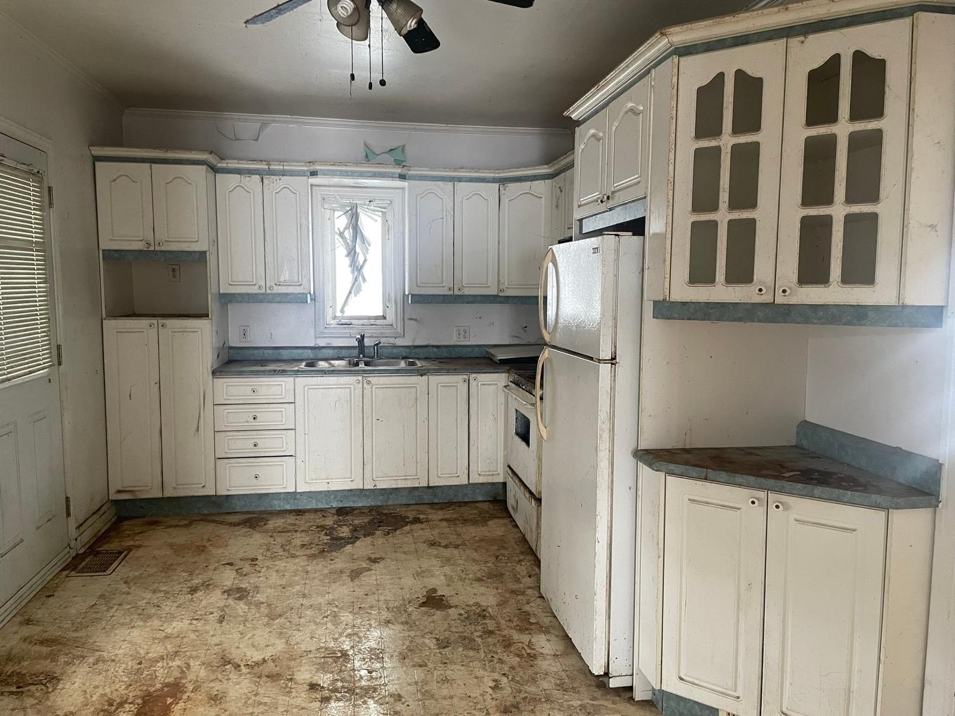 Kitchen - 156 Rue Main, Gatineau (Gatineau), QC - Indoor Photo Showing Kitchen With Double Sink
