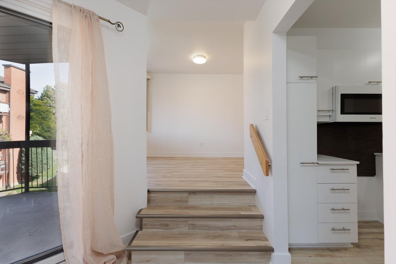 Bureau - 201-1350 Rue Hyman, Montréal (Pierrefonds-Roxboro), QC - Indoor Photo Showing Other Room