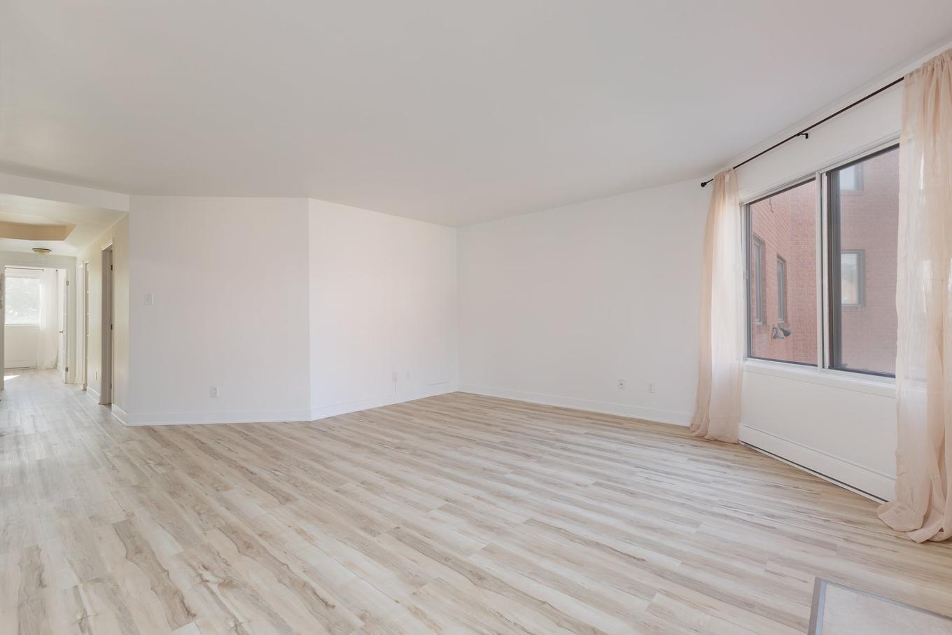 Salon - 201-1350 Rue Hyman, Montréal (Pierrefonds-Roxboro), QC - Indoor Photo Showing Other Room