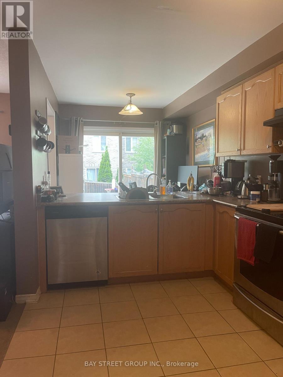 27 Newport Crescent, Hamilton, ON - Indoor Photo Showing Kitchen