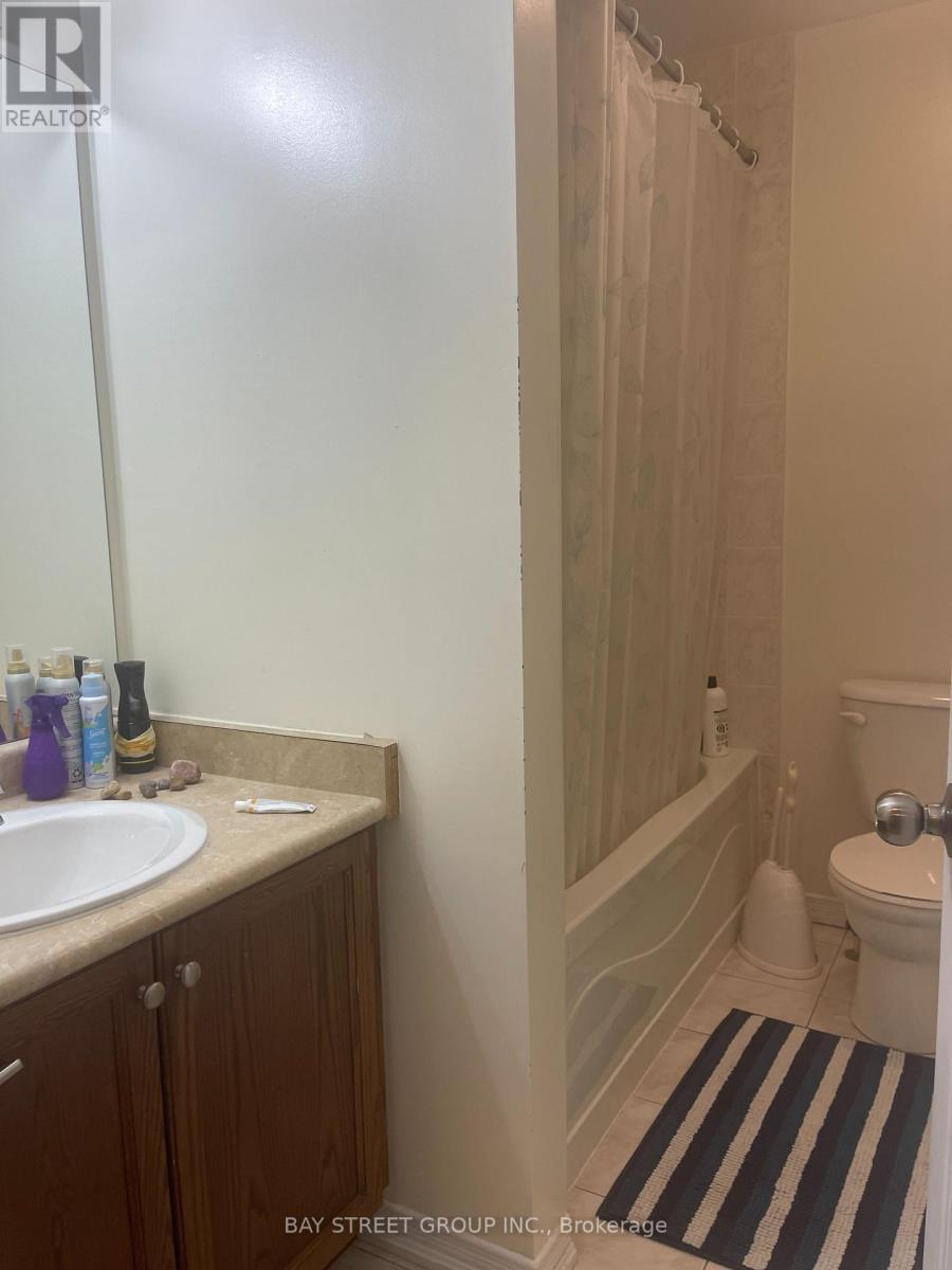 27 Newport Crescent, Hamilton, ON - Indoor Photo Showing Bathroom