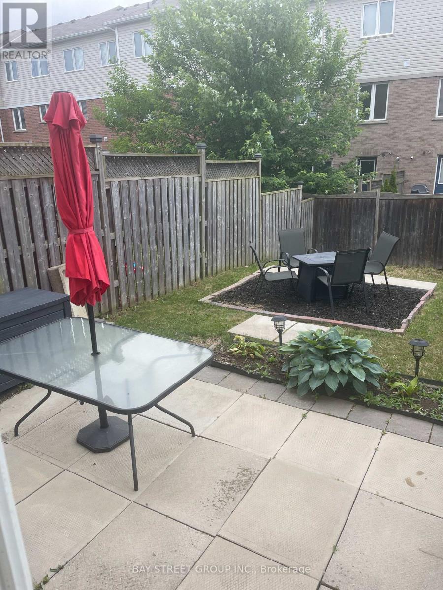 27 Newport Crescent, Hamilton, ON - Outdoor