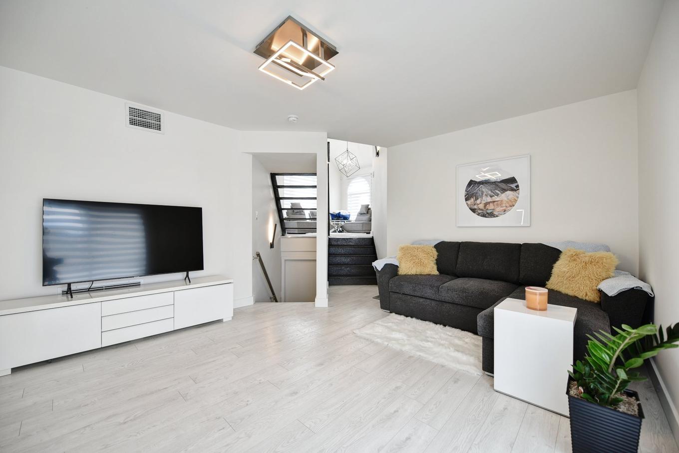Family room - 8990 Place Rodier, Brossard, QC - Indoor Photo Showing Living Room