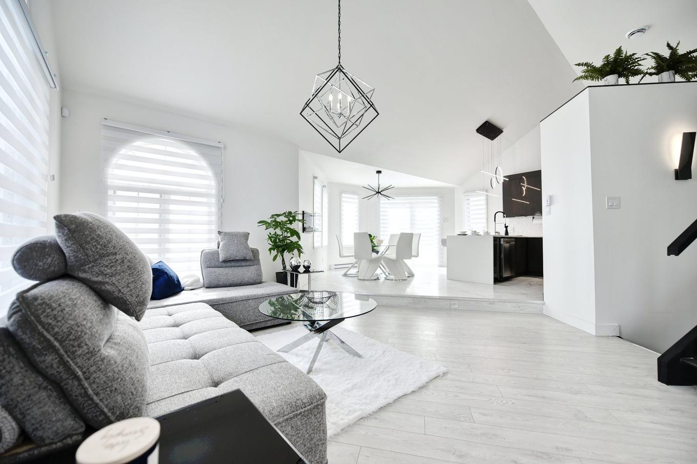 Living room - 8990 Place Rodier, Brossard, QC - Indoor Photo Showing Living Room