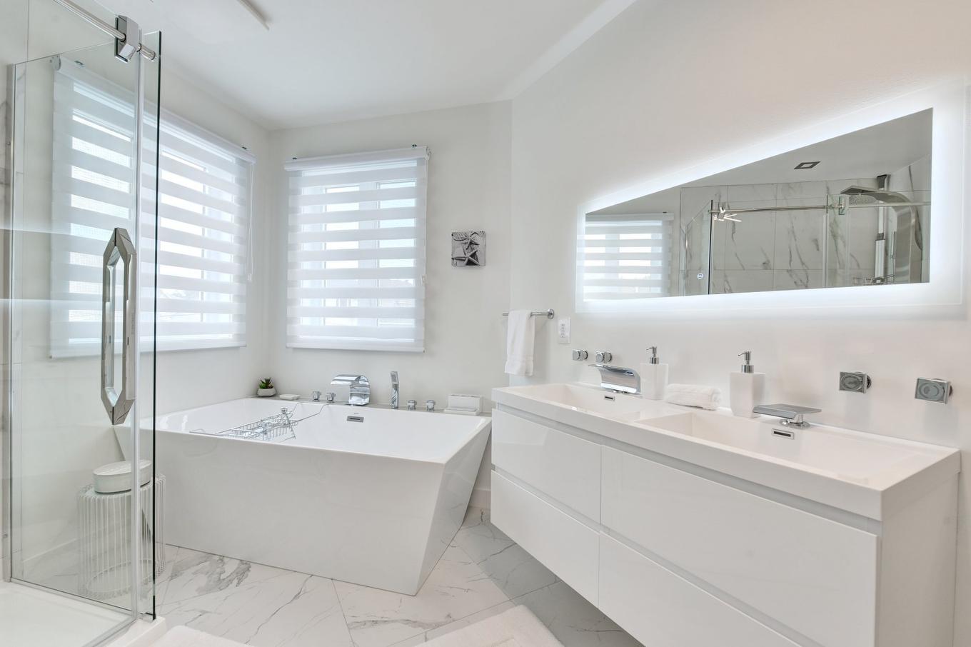 Bathroom - 8990 Place Rodier, Brossard, QC - Indoor Photo Showing Bathroom