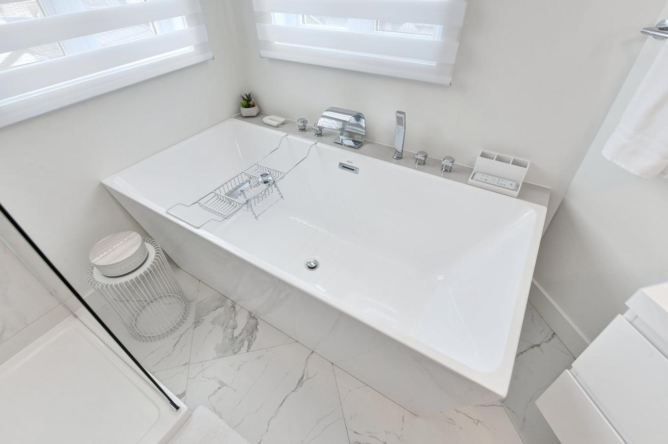 Bathroom - 8990 Place Rodier, Brossard, QC - Indoor Photo Showing Bathroom