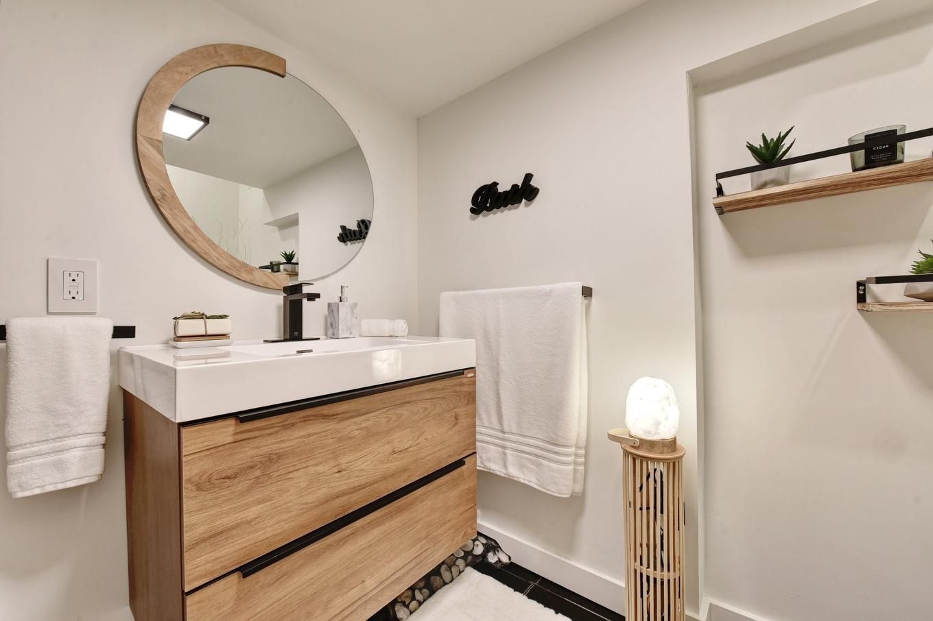 Bathroom - 8990 Place Rodier, Brossard, QC - Indoor Photo Showing Bathroom