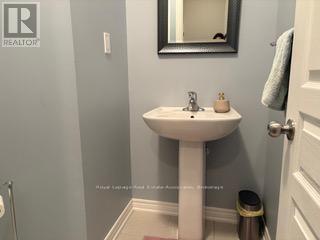 107 East'S Corners Boulevard, Vaughan, ON - Indoor Photo Showing Bathroom