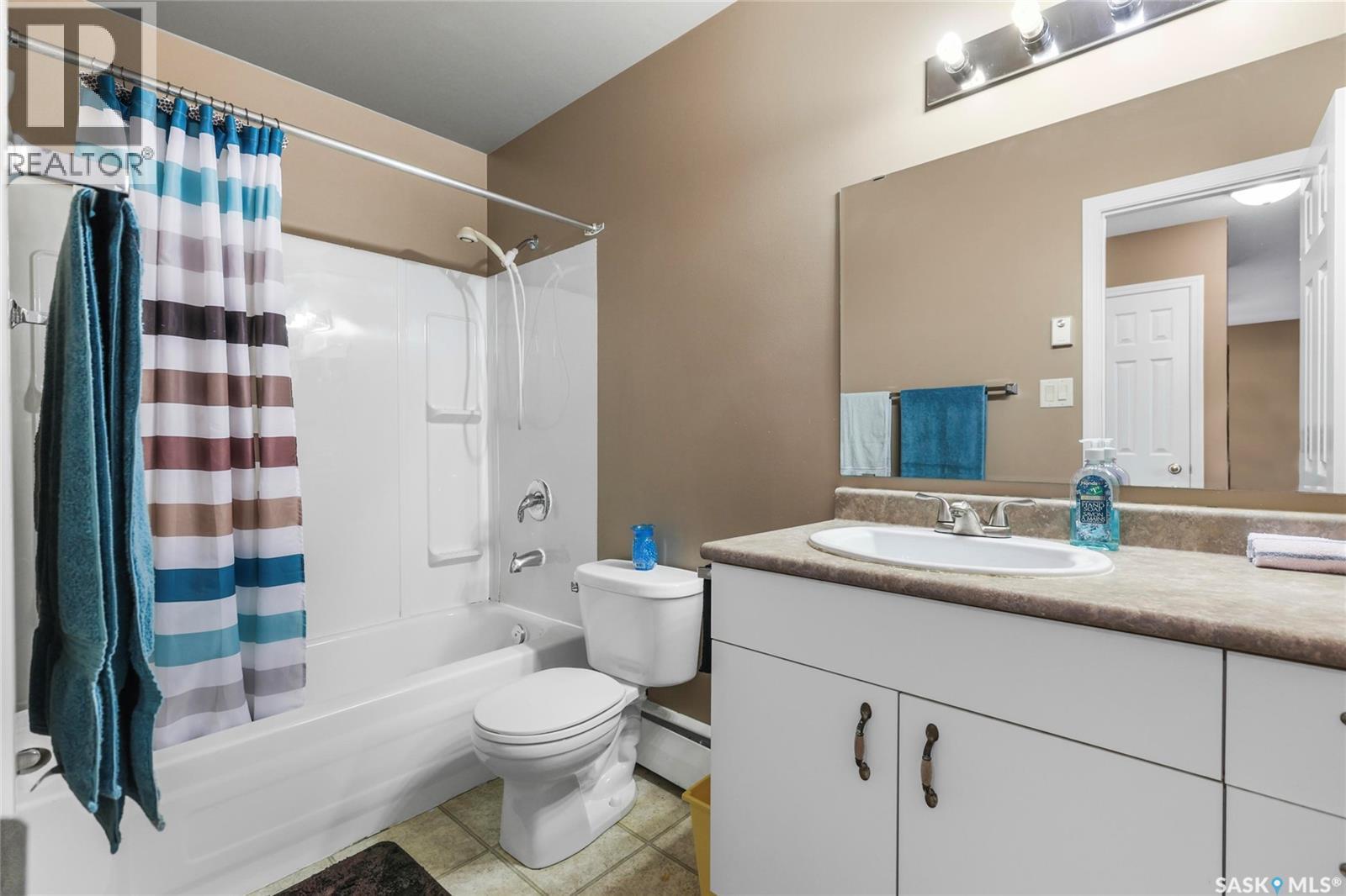 15 365 Angus Street, Regina, SK - Indoor Photo Showing Bathroom