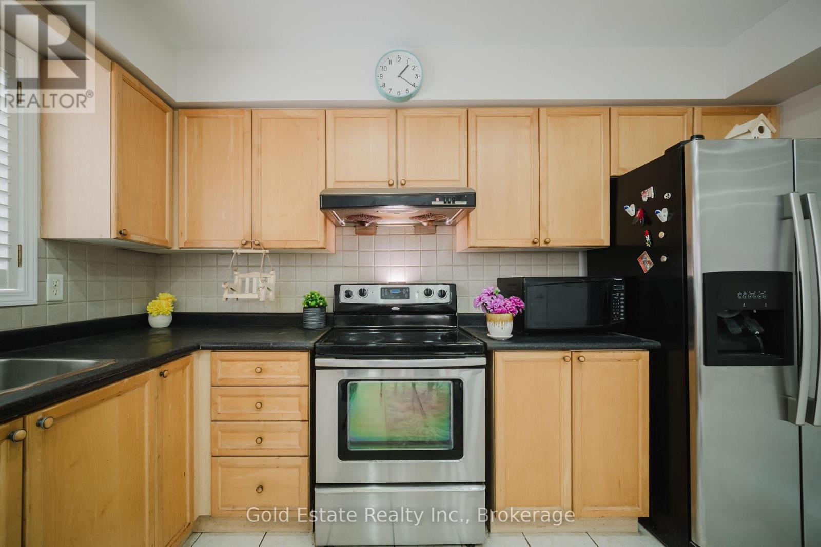 1627 Samuelson Circle, Mississauga, ON - Indoor Photo Showing Kitchen