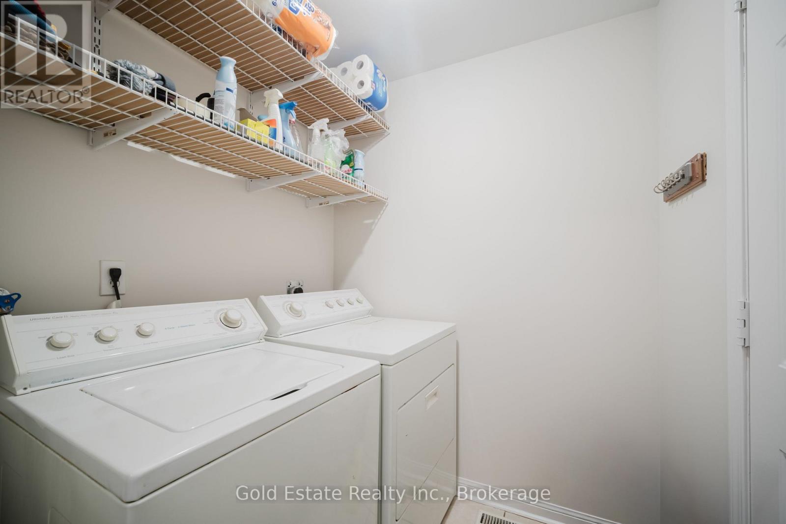 1627 Samuelson Circle, Mississauga, ON - Indoor Photo Showing Laundry Room