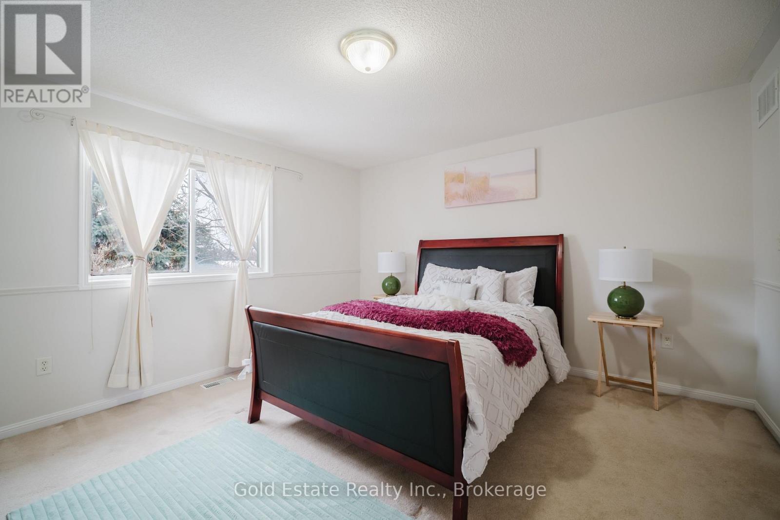 1627 Samuelson Circle, Mississauga, ON - Indoor Photo Showing Bedroom