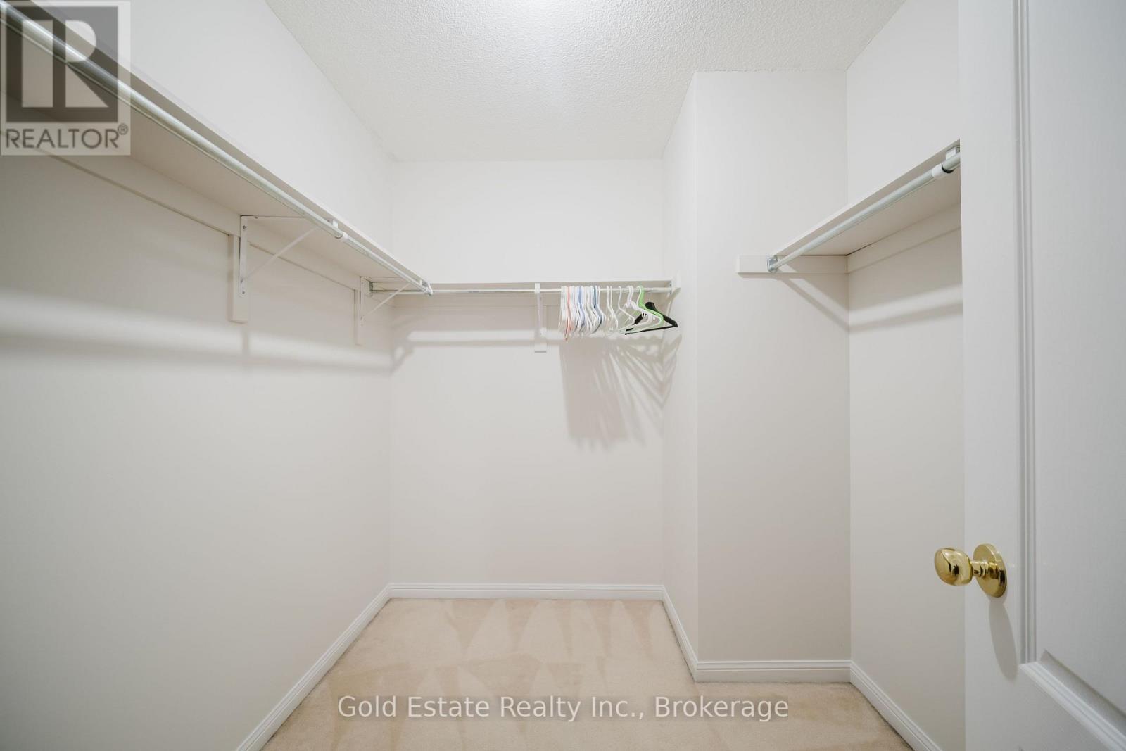 1627 Samuelson Circle, Mississauga, ON - Indoor With Storage