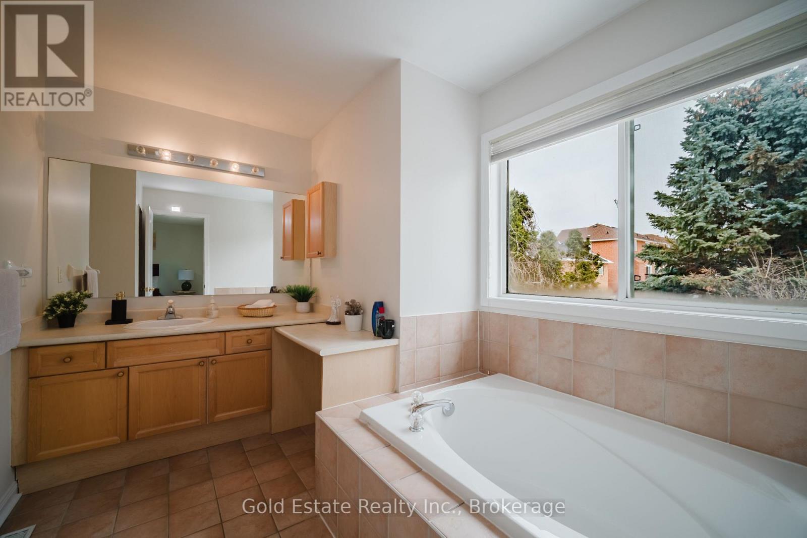 1627 Samuelson Circle, Mississauga, ON - Indoor Photo Showing Bathroom