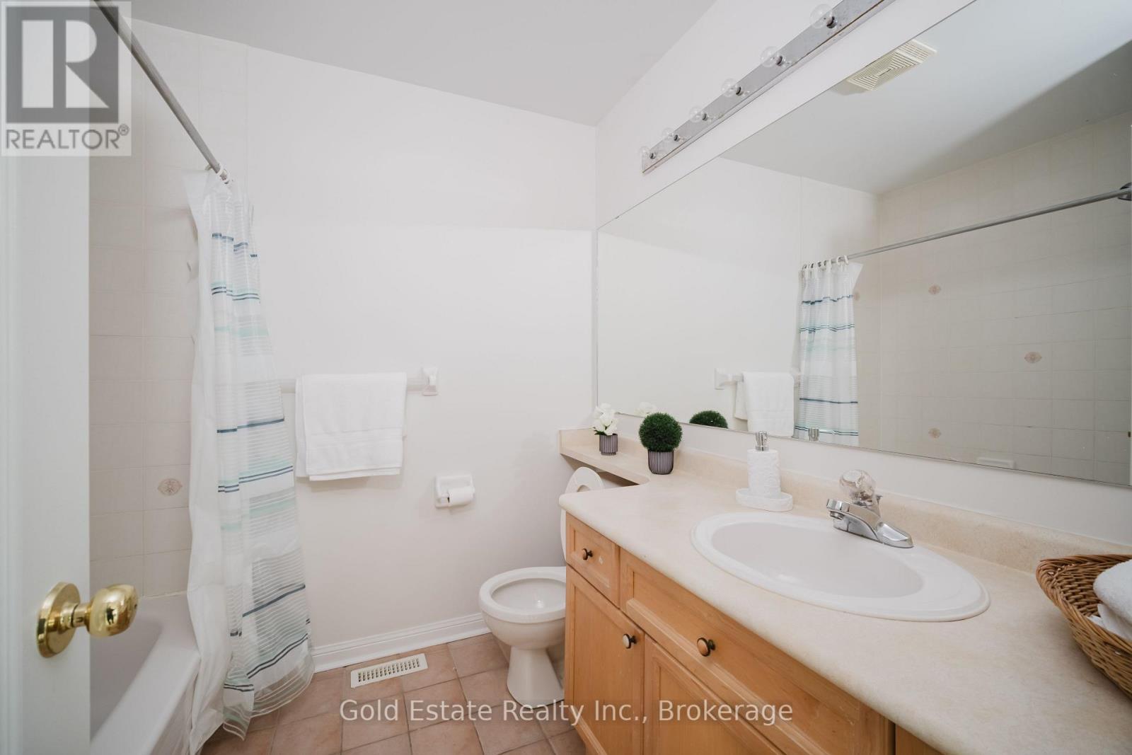 1627 Samuelson Circle, Mississauga, ON - Indoor Photo Showing Bathroom
