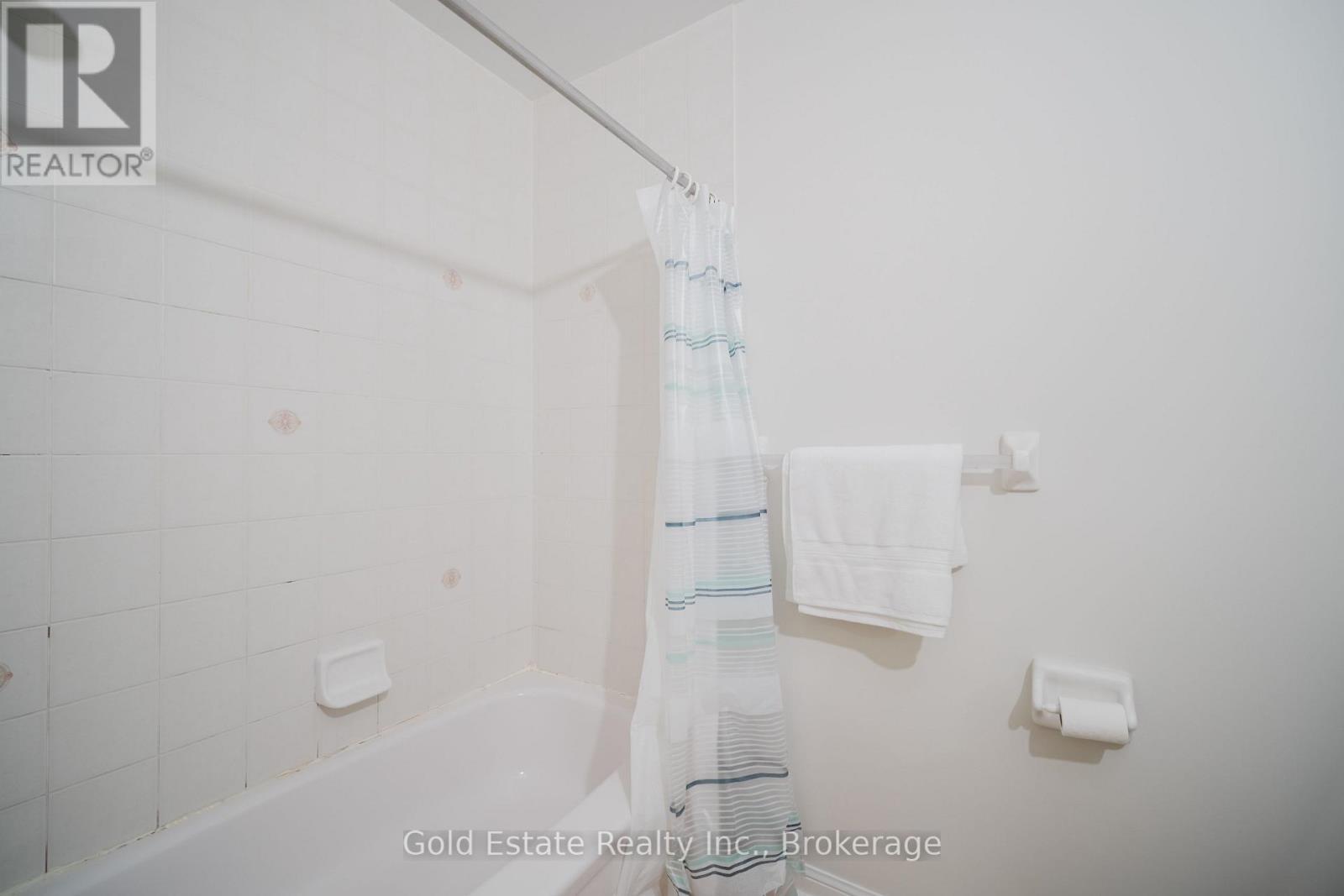 1627 Samuelson Circle, Mississauga, ON - Indoor Photo Showing Bathroom