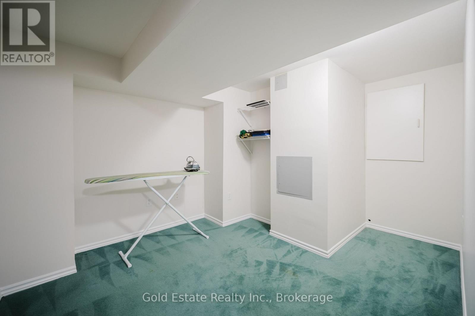 1627 Samuelson Circle, Mississauga, ON - Indoor Photo Showing Other Room