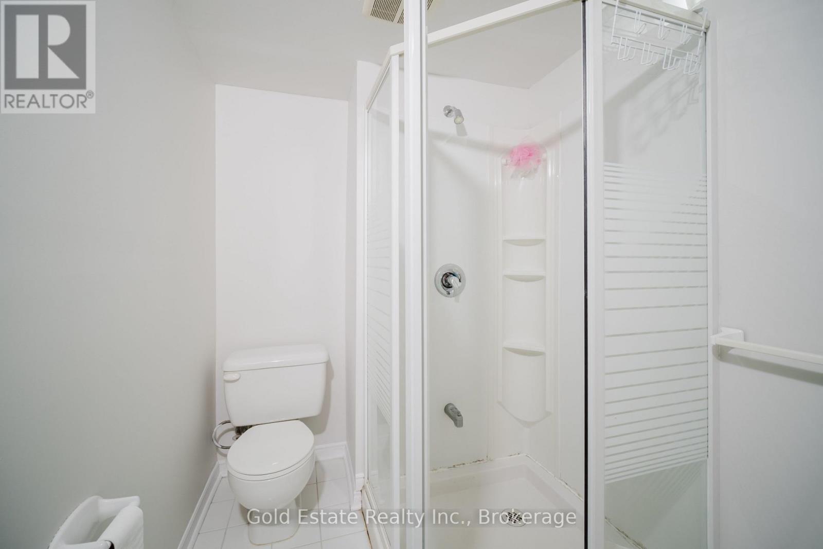 1627 Samuelson Circle, Mississauga, ON - Indoor Photo Showing Bathroom