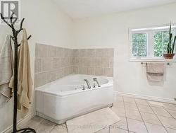 Primary Ensuite Bath... Room for 2? -