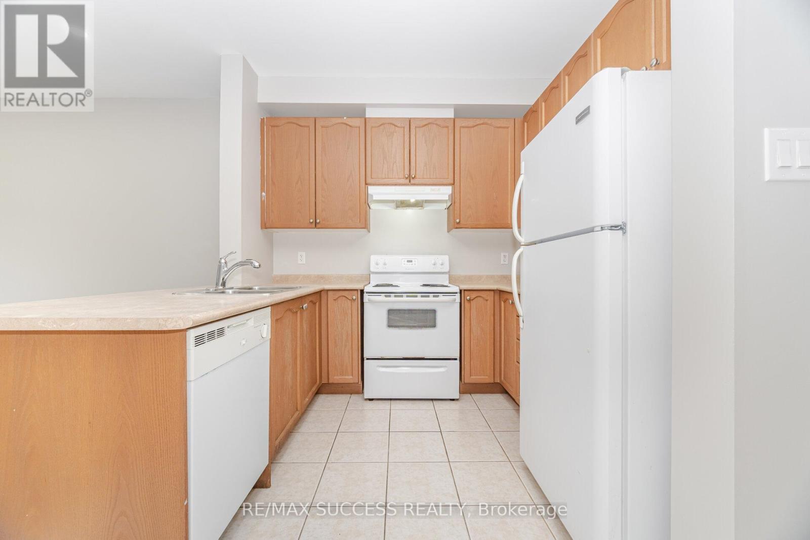 3056 Doyle Street, Mississauga, ON - Indoor Photo Showing Kitchen